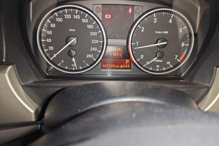 Used BMW 3 Series 2012 320i Luxury Edition Odometer Close Up
