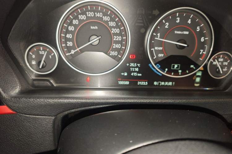 Used BMW 3 Series 2012 320i Luxury Edition Odometer Close Up