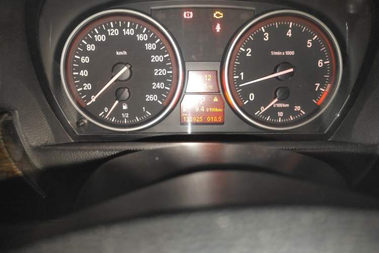 Used BMW 3 Series 2012 325i Luxury Edition Odometer Close Up