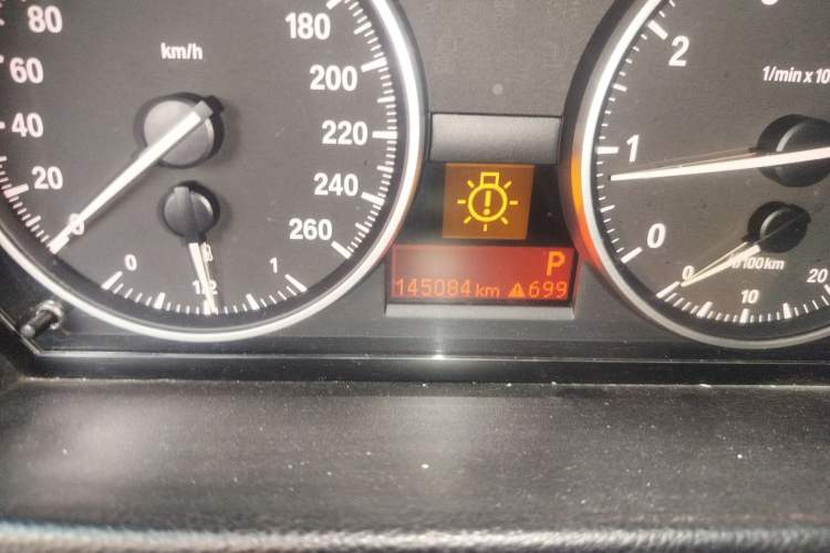 Used BMW 3 Series 2012 318i Leading Model Odometer Close Up