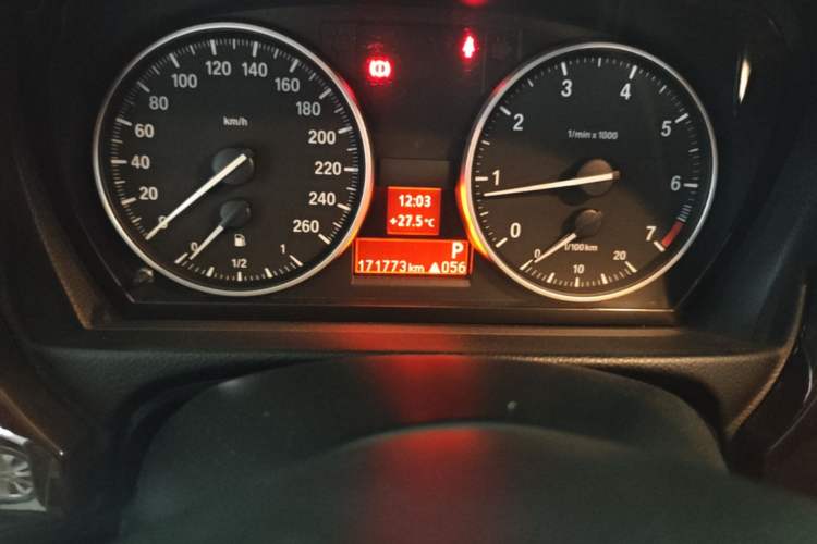 Used BMW 3 Series 2012 320i Sport Edition Odometer Close Up