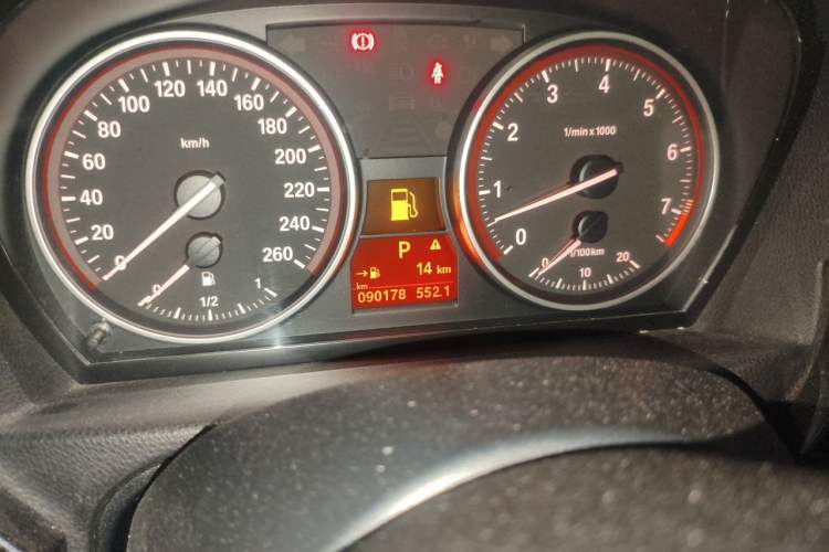 Used BMW 3 Series 2012 325i Luxury Edition Odometer Close Up