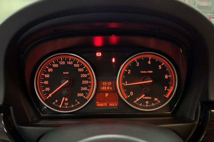 Used BMW 3 Series 2012 325i Luxury Edition Odometer Close Up