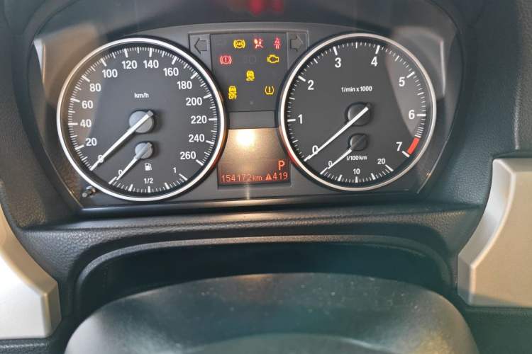 Used BMW 3 Series 2012 318i Leading Model Odometer Close Up