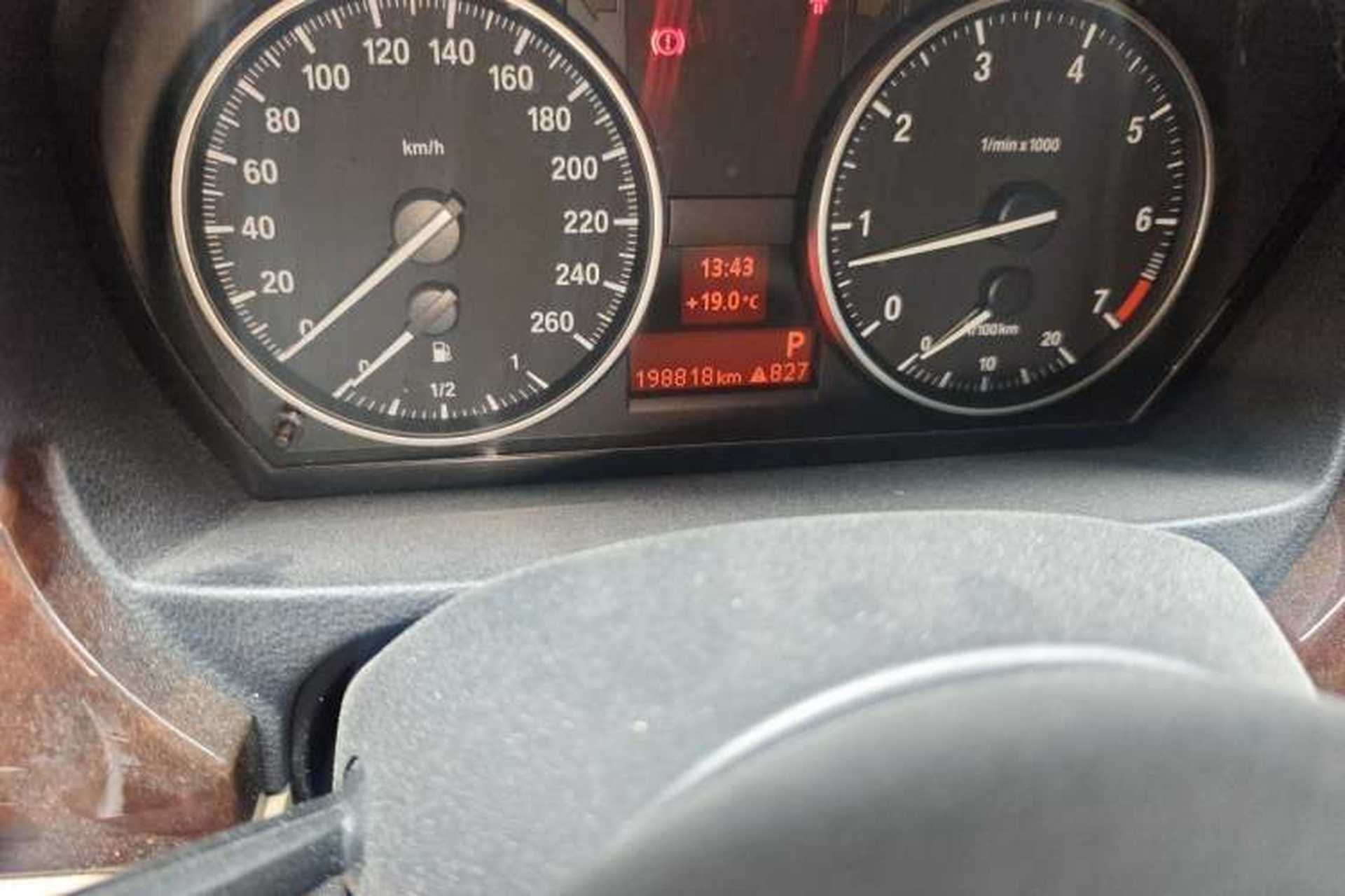 Used BMW 3 Series 2012 320i Sport Edition Odometer Close Up