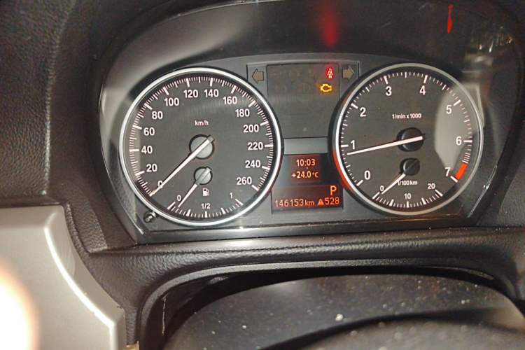 Used BMW 3 Series 2012 318i Leading Model Odometer Close Up