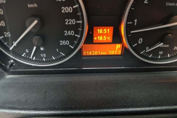 Used BMW 3 Series 2012 320i Sport Edition Odometer Close Up