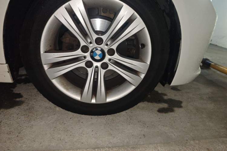 Used BMW 3 Series 2012 320i Luxury Edition Right Front Wheel Hub