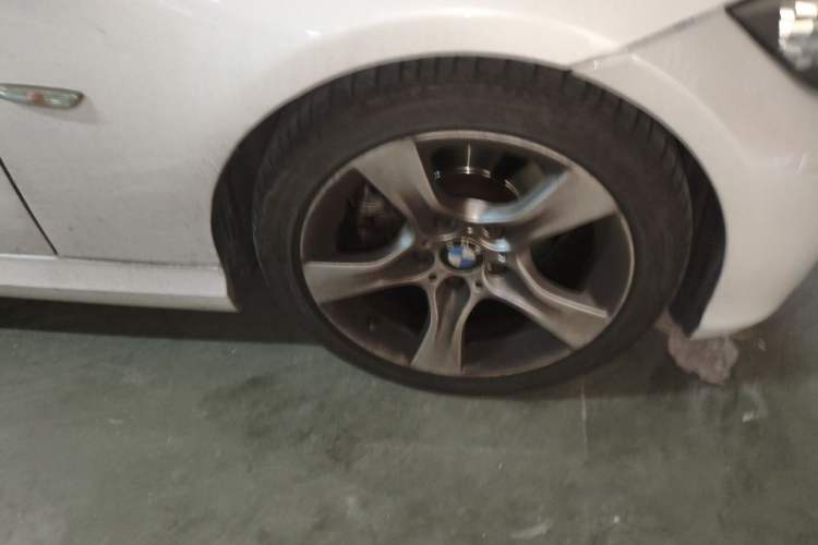 Used BMW 3 Series 2012 325i Luxury Edition Right Front Wheel Hub
