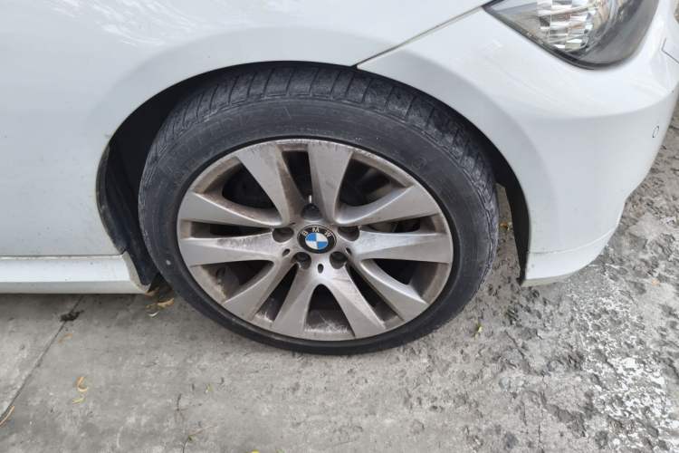 Used BMW 3 Series  Right Front Wheel Hub