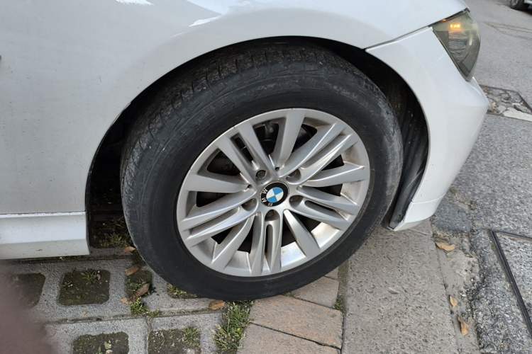 Used BMW 3 Series 2012 320i Sport Edition Right Front Wheel Hub