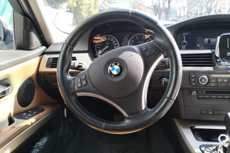 Used BMW 3 Series 2012 320i Luxury Edition Steering Wheel