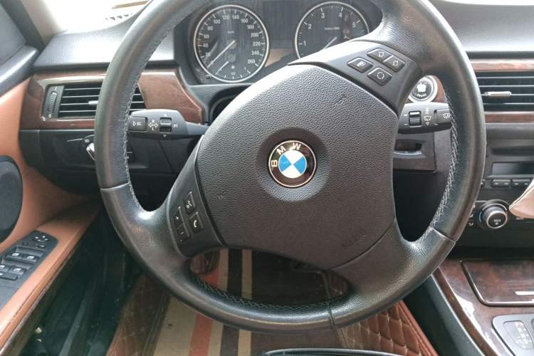 Used BMW 3 Series 2012 320i Sport Edition Steering Wheel