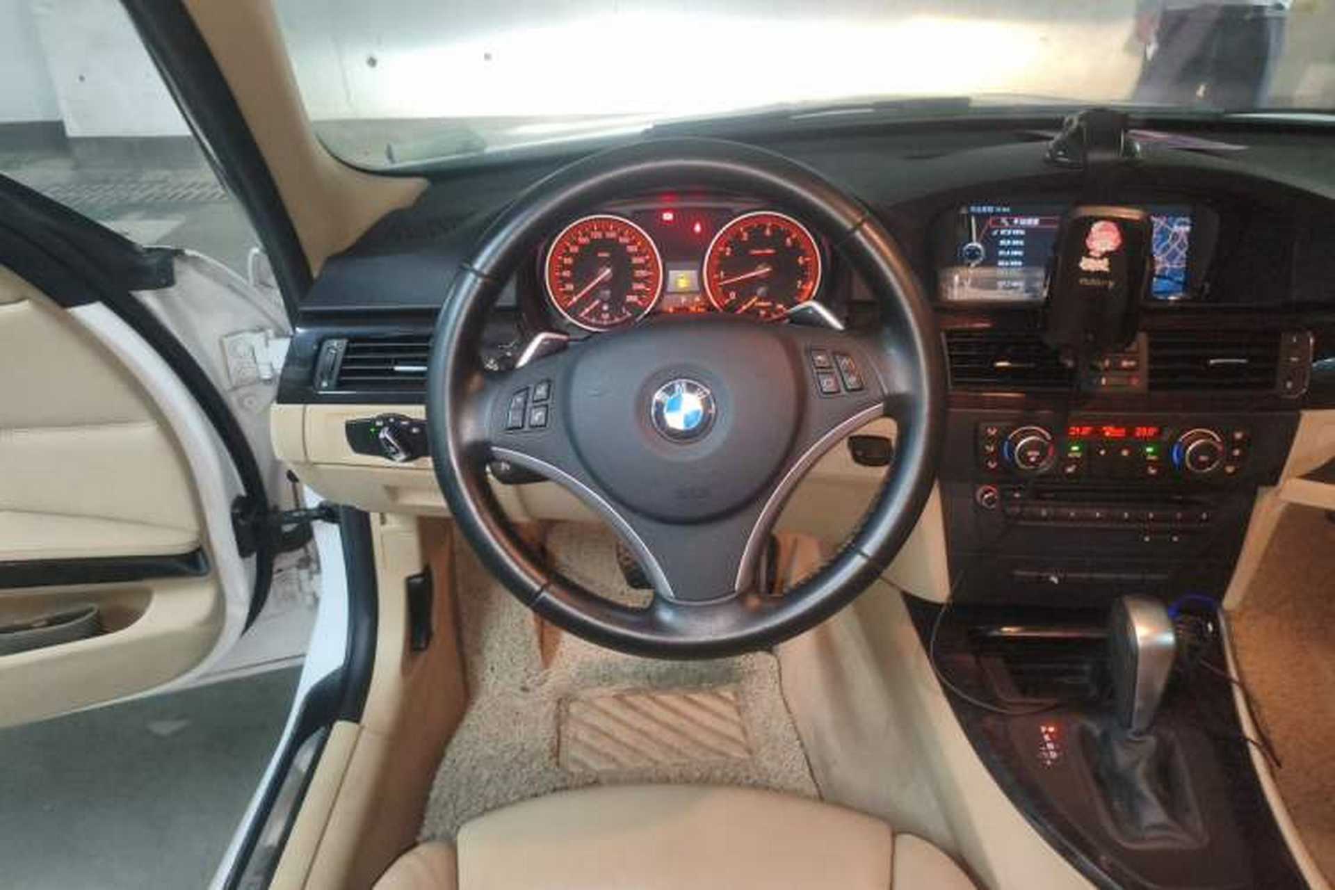 Used BMW 3 Series 2012 325i Luxury Edition Steering Wheel