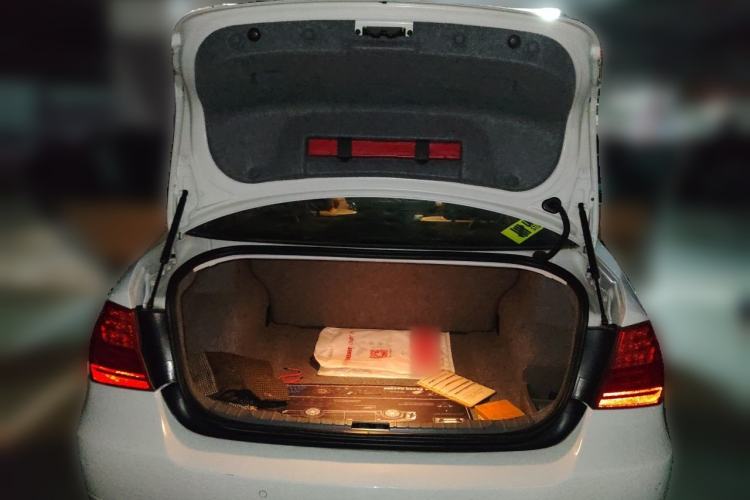 Used BMW 3 Series 2012 325i Luxury Edition Trunk