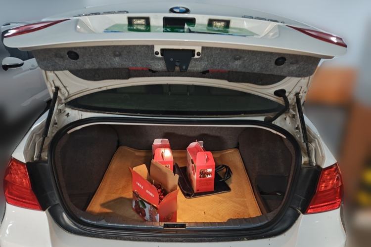 Used BMW 3 Series 2012 320i Luxury Edition Trunk