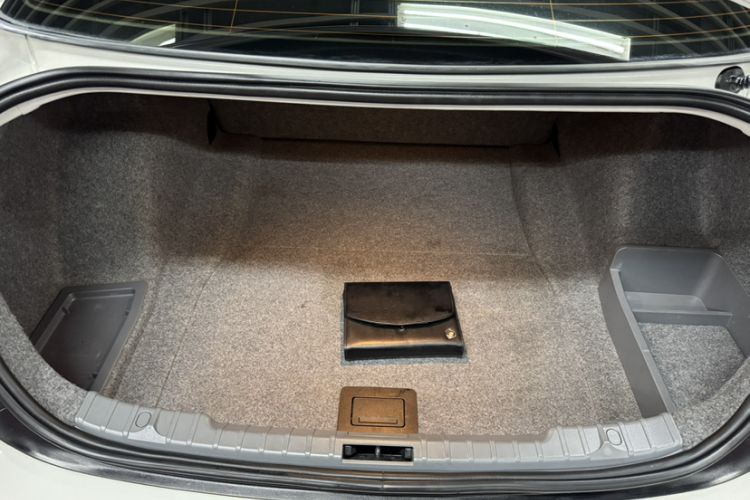 Used BMW 3 Series 2012 325i Luxury Edition Trunk