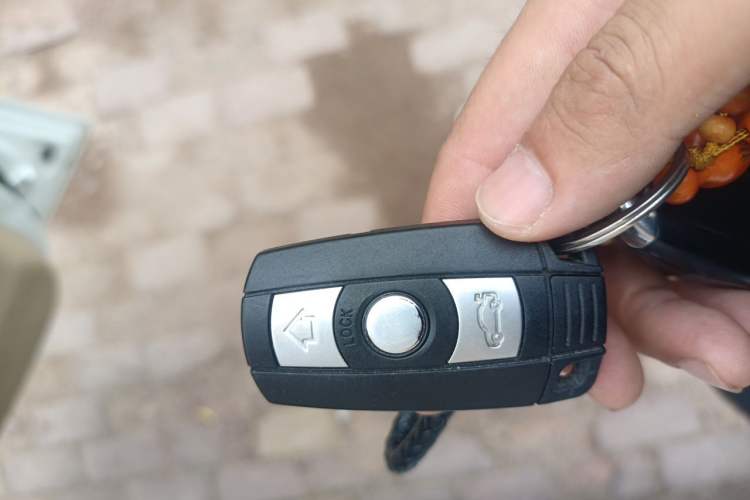 Used BMW 3 Series 2012 320i Luxury Edition Vehicle Key