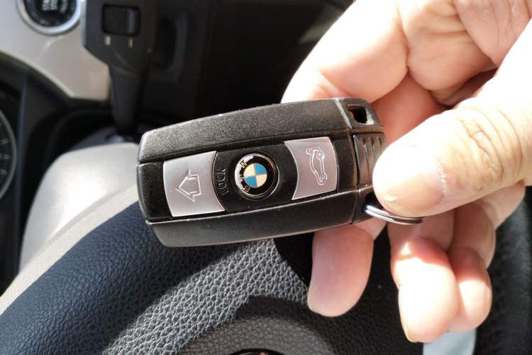 Used BMW 3 Series 2012 320i Luxury Edition Vehicle Key