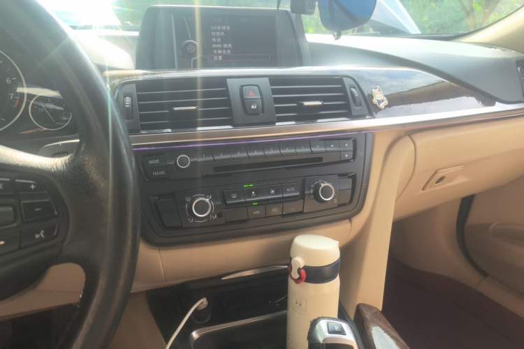 Used BMW 3 Series 2013 320Li Fashion Model Audio And AC Panel