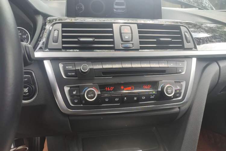 Used BMW 3 Series 2013 Facelift 320Li Fashion Design Package Audio And AC Panel