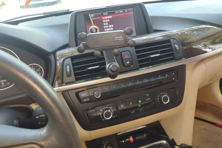 Used BMW 3 Series 2013 320Li Fashion Model Audio And AC Panel