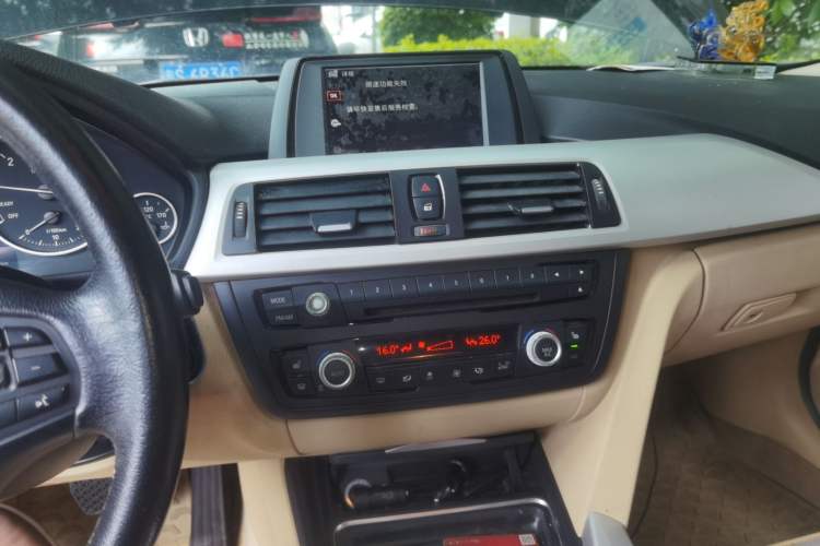 Used BMW 3 Series 2013 320i Sport Edition Audio And AC Panel
