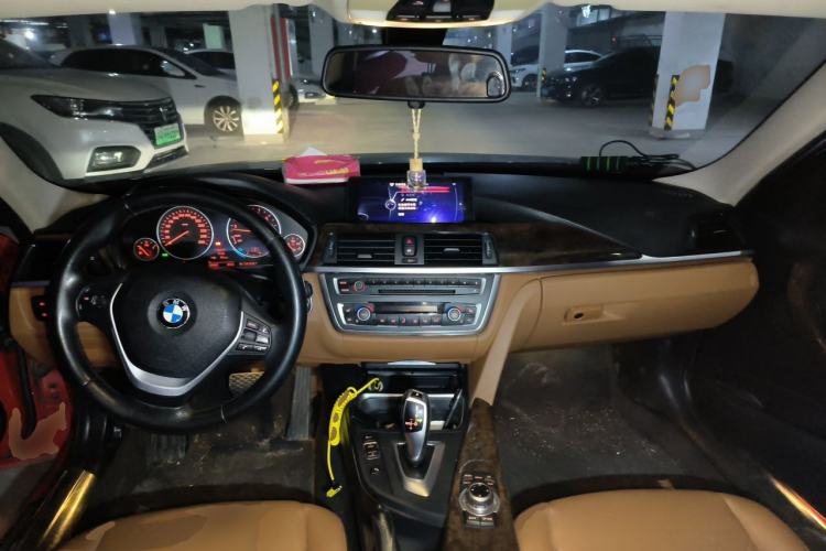 Used BMW 3 Series 2013 Facelifted 320Li Luxury Design Package Center Console
