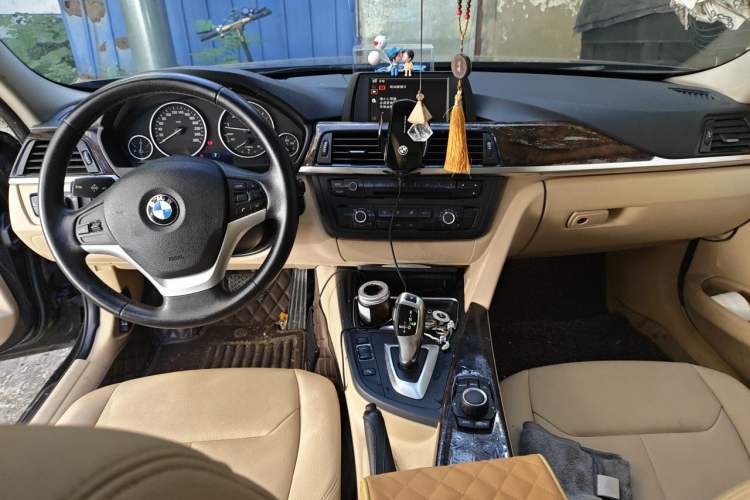 Used BMW 3 Series 2013 320Li Fashion Model Center Console