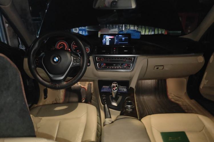 Used BMW 3 Series 2013 Facelift 320Li Fashion Design Package Center Console