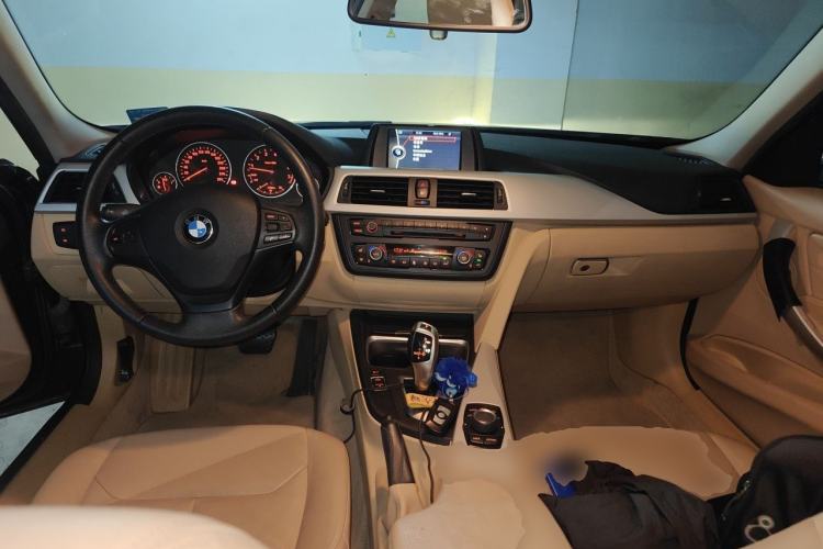 Used BMW 3 Series 2013 320i Sport Edition Center Console