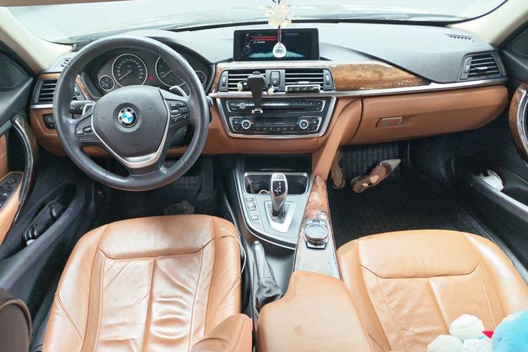 Used BMW 3 Series 2013 Facelift 320Li Fashion Design Package Center Console