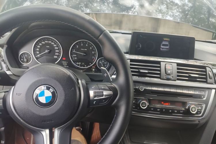 Used BMW 3 Series 2013 Facelift 320Li Fashion Design Package Center Console