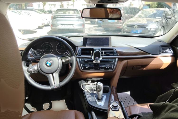 Used BMW 3 Series 2013 Facelift 320Li Fashion Design Package Center Console