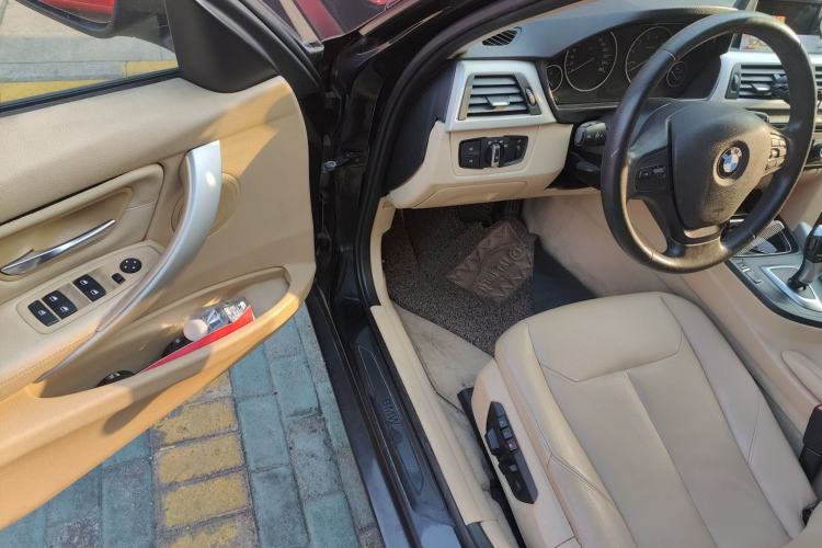 Used BMW 3 Series 2013 320i Sport Edition Driver Seat