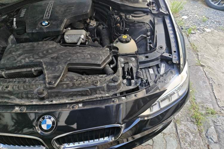 Used BMW 3 Series 2013 320Li Fashion Model Engine Bay Left