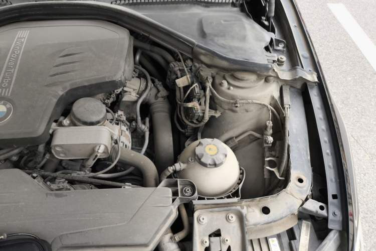 Used BMW 3 Series 2013 320Li Fashion Model Engine Bay Left