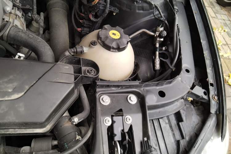 Used BMW 3 Series 2013 320Li Fashion Model Engine Bay Left