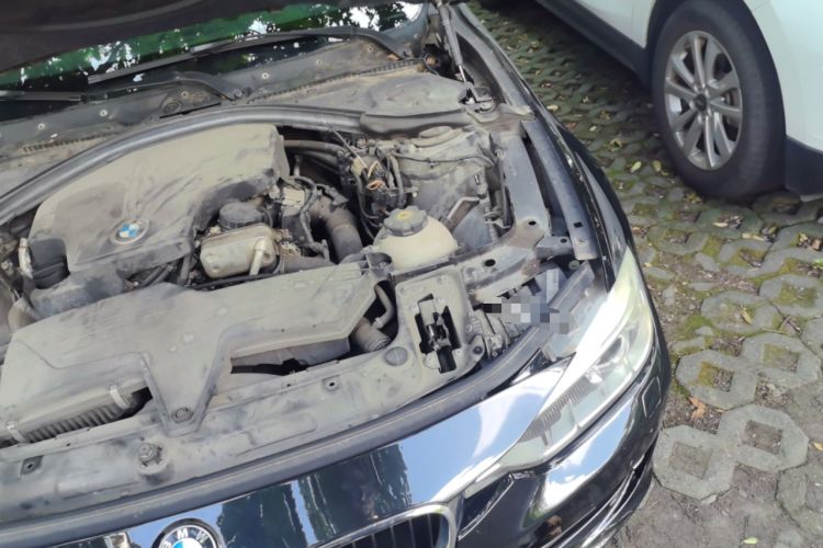Used BMW 3 Series 2013 320Li Fashion Model Engine Bay Left