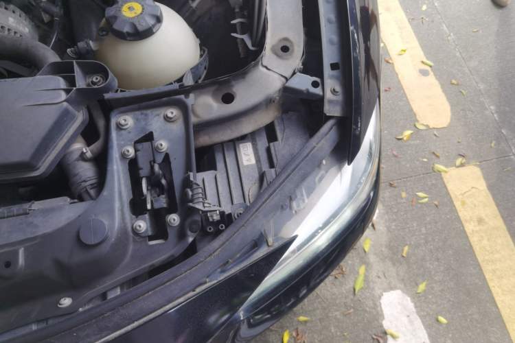 Used BMW 3 Series 2013 320i Sport Edition Engine Bay Left