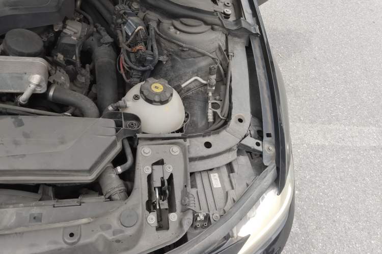Used BMW 3 Series 2013 328i Sport Design Package Engine Bay Left