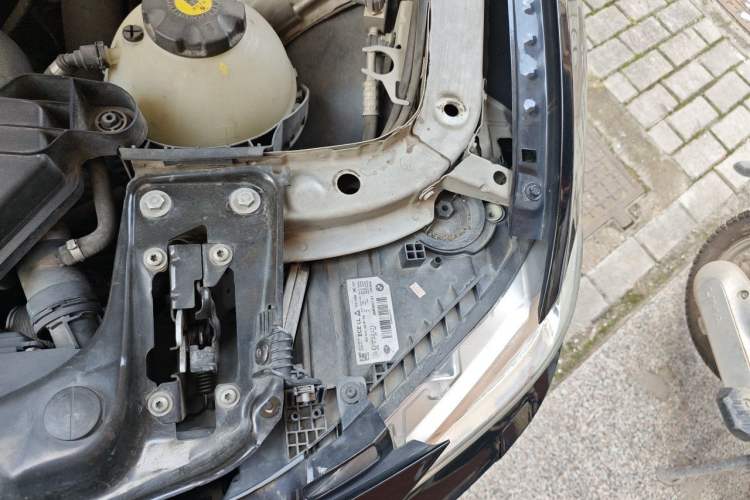 Used BMW 3 Series 2013 328i Sport Design Package Engine Bay Left
