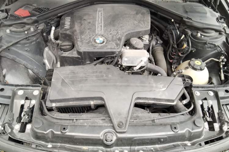 Used BMW 3 Series 2013 320Li Fashion Model Engine Bay