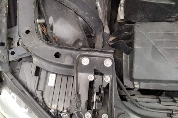 Used BMW 3 Series 2013 320Li Fashion Model Engine Bay Right