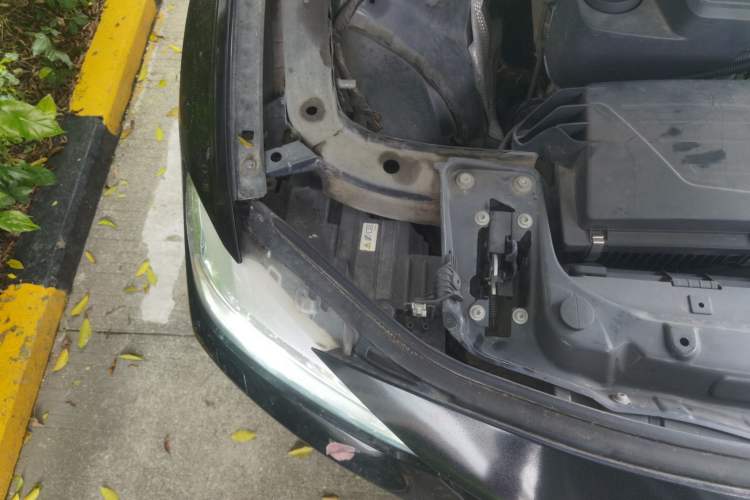 Used BMW 3 Series 2013 320i Sport Edition Engine Bay Right