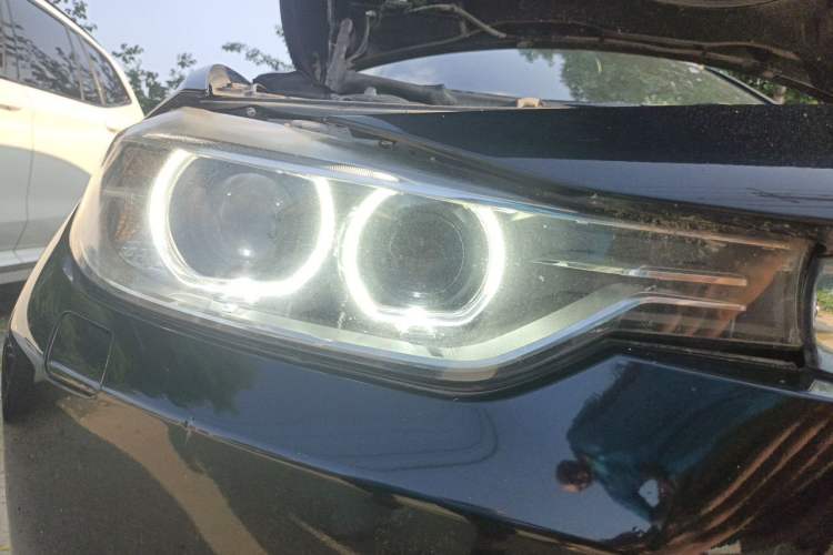 Used BMW 3 Series 2013 320i Sport Design Package Engine Bay Right