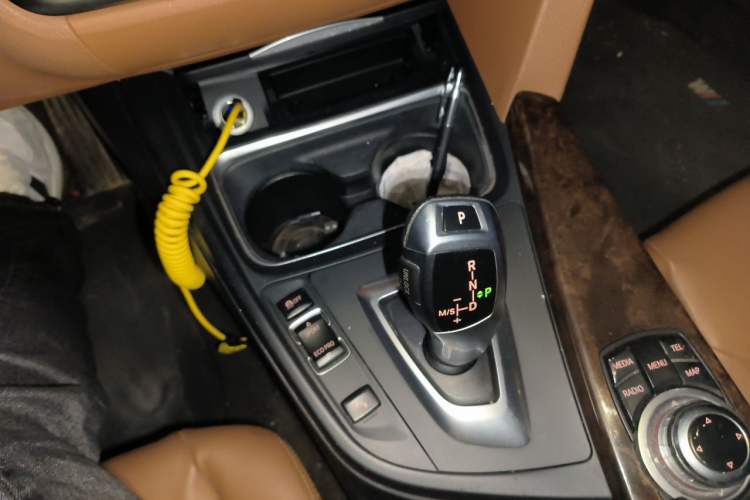 Used BMW 3 Series 2013 Facelifted 320Li Luxury Design Package Gear Lever