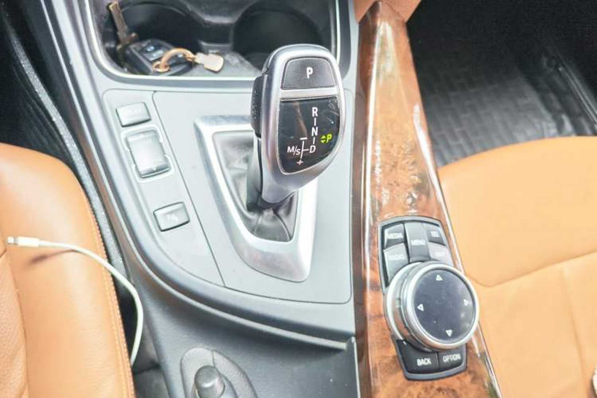Used BMW 3 Series 2013 Facelift 320Li Fashion Design Package Gear Lever