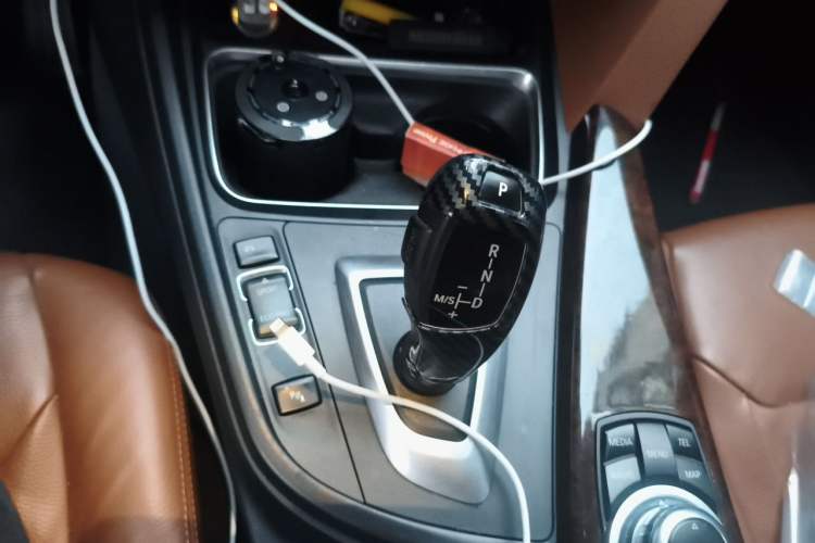 Used BMW 3 Series 2013 Facelifted 320Li Luxury Design Package Gear Lever