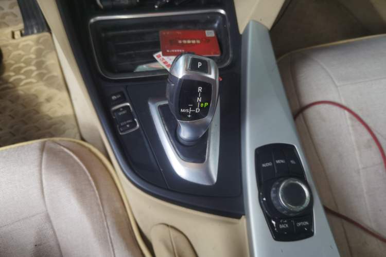 Used BMW 3 Series 2013 320i Sport Edition Gear Lever